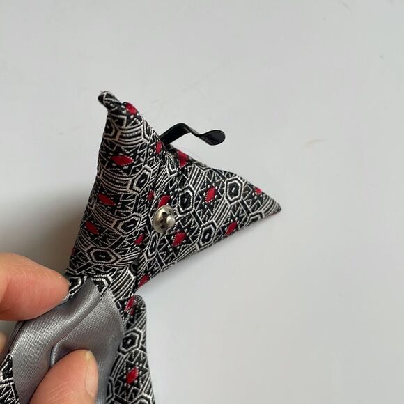 Groovy Vtg 70s gray & red striped polyester clip on tie - Picture 7 of 7